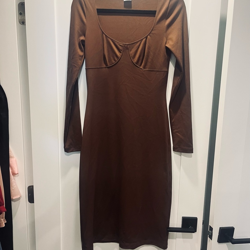 Wilfred Brown Long Sleeve Scoop-Neck Bodycon Dress